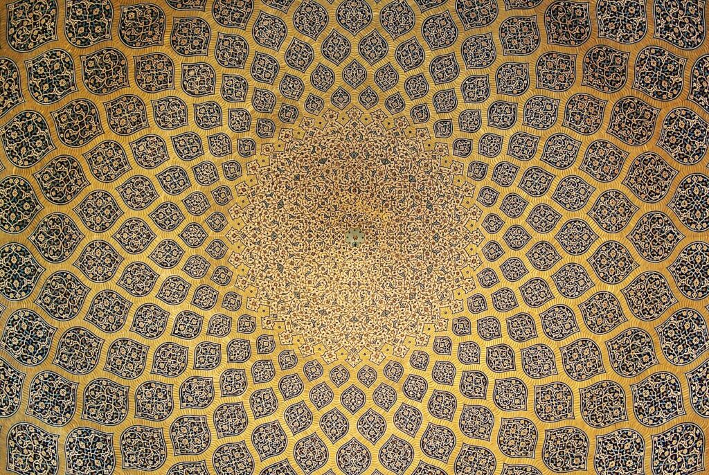 Isfahan Lotfollah mosque ceiling symmetric.jpg